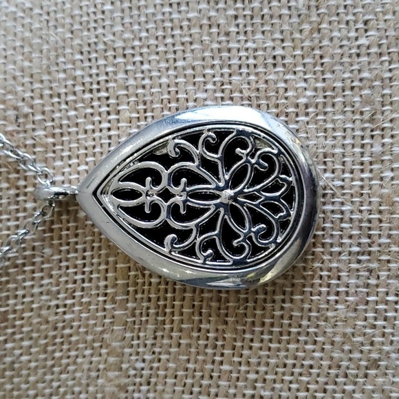 22 INCH TEARDROP PENDANT NECKLACE SILVER TONE SCENT DIFFUSER AROMA WATER DROP - Picture 2 of 8